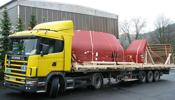 LKW mit mehrteiligem Boden