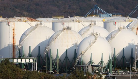 LNG storage tank